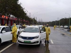 Боротьба з коронавірусом. У Китаї таксі почали безкоштовно возити медиків