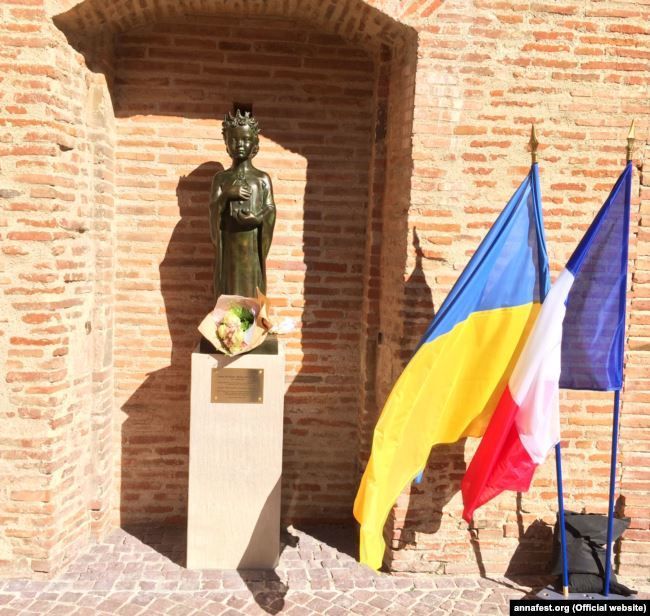 Королева Анна, Реймське Євангеліє_9