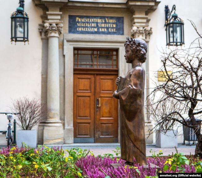 Королева Анна, Реймське Євангеліє_11