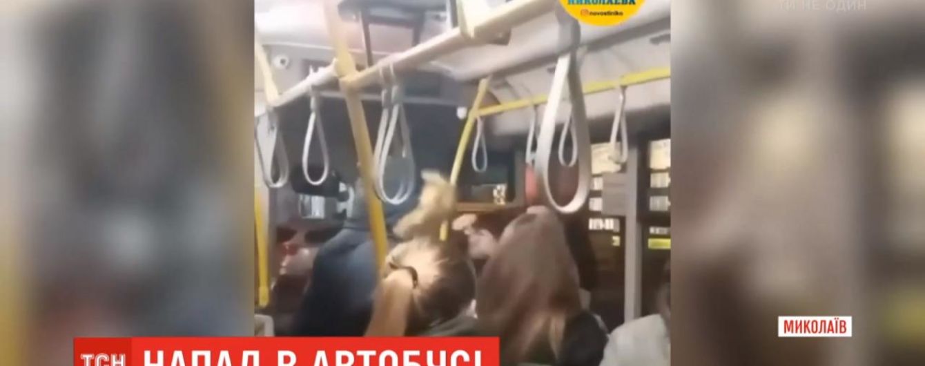 В Николаеве молодчики жестоко избили пассажира автобуса и убежали