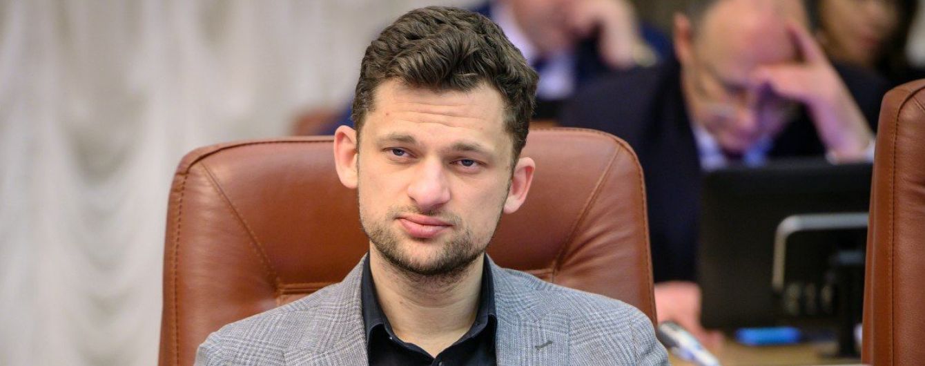 Дубілет звернувся до бізнесу через зберігання чеків та вклеювання папірців