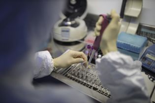 У Німеччині оприлюднили невтішний прогноз щодо вакцини від вбивчого коронавірусу