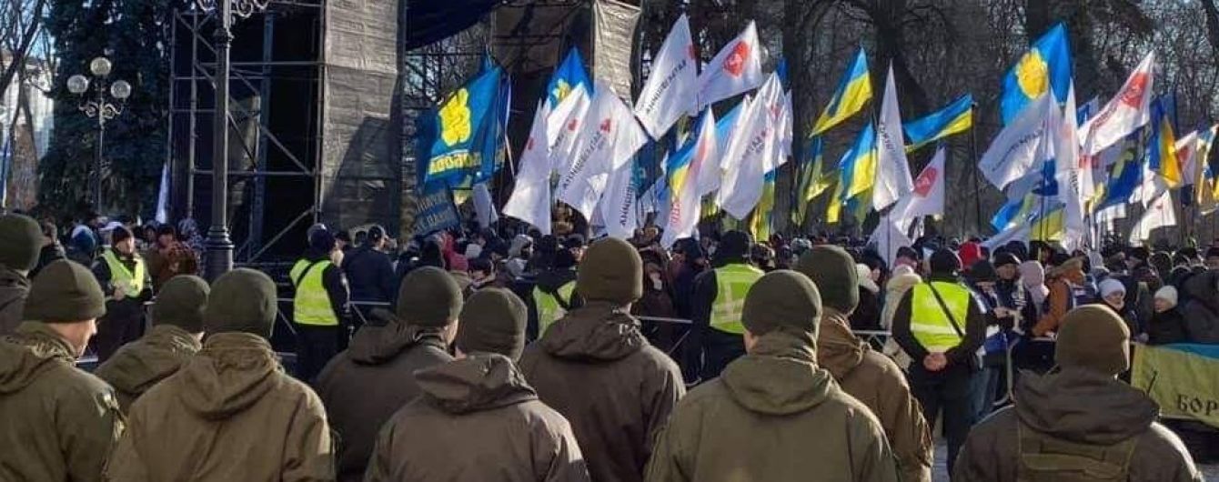 Противники ринку землі прийшли під Раду. Правоохоронці працюють у посиленому режимі