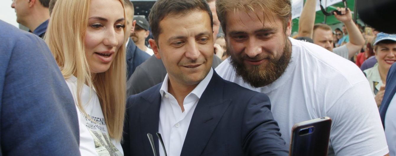 Українці зможуть голосувати на виборах за допомогою смартфона – Зеленський
