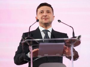 Изменить страну за одну каденцию и уйти: какие требования украинцев к Зеленскому-президенту