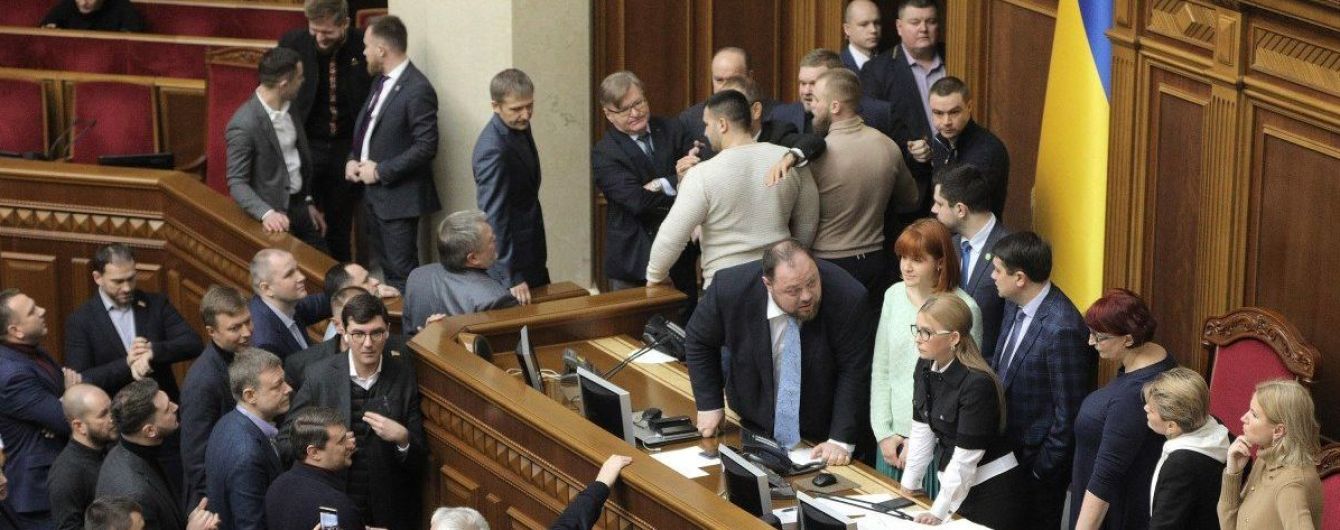 У "Слузі народу" та опозиції жорстко розкритикували банківський законопроєкт: що вони кажуть