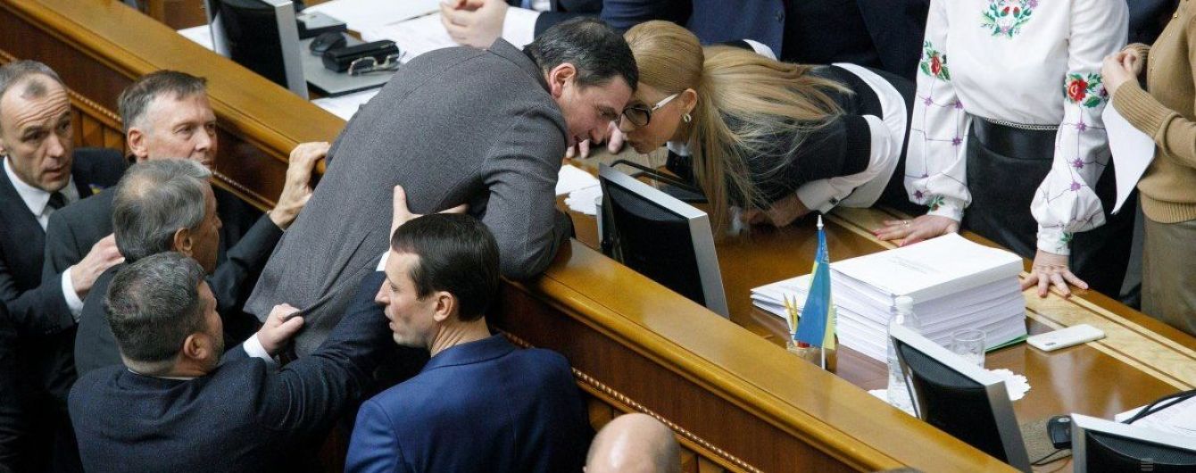 Бійки, матюки і кров: як Рада розглядає законопроєкт про ринок землі
