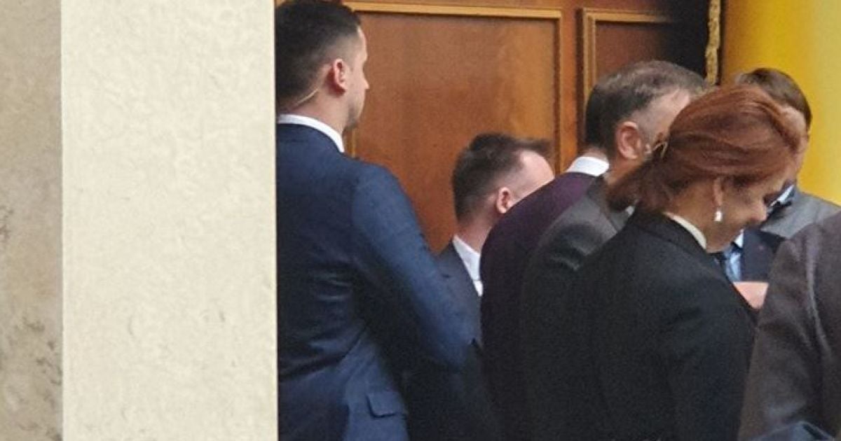 В президиуме Рады заметили вооруженного человека. Стефанчук поручил Регламентному комитету выяснить ситуацию