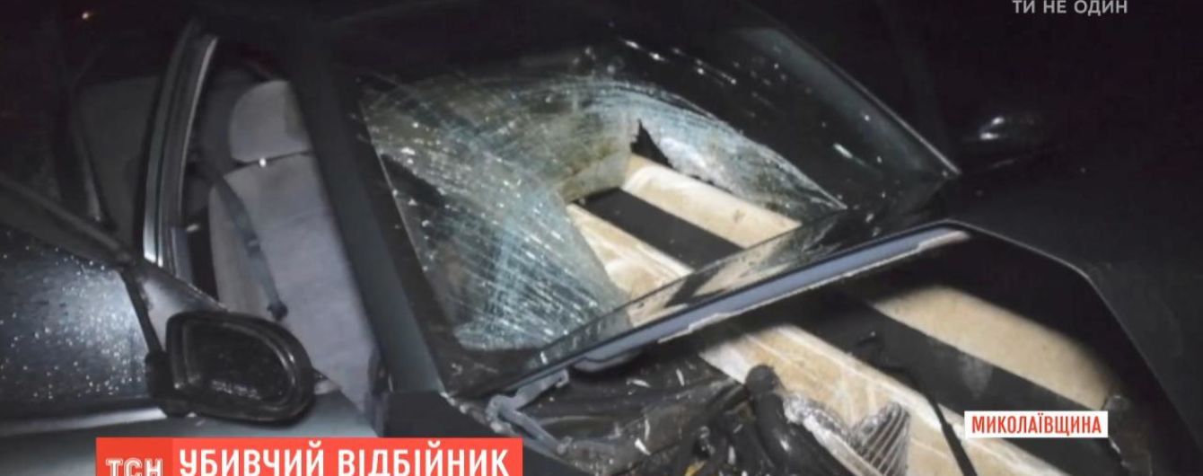 Под Николаевом дорожный отбойник пронзил автомобиль и убил женщину на заднем сидении
