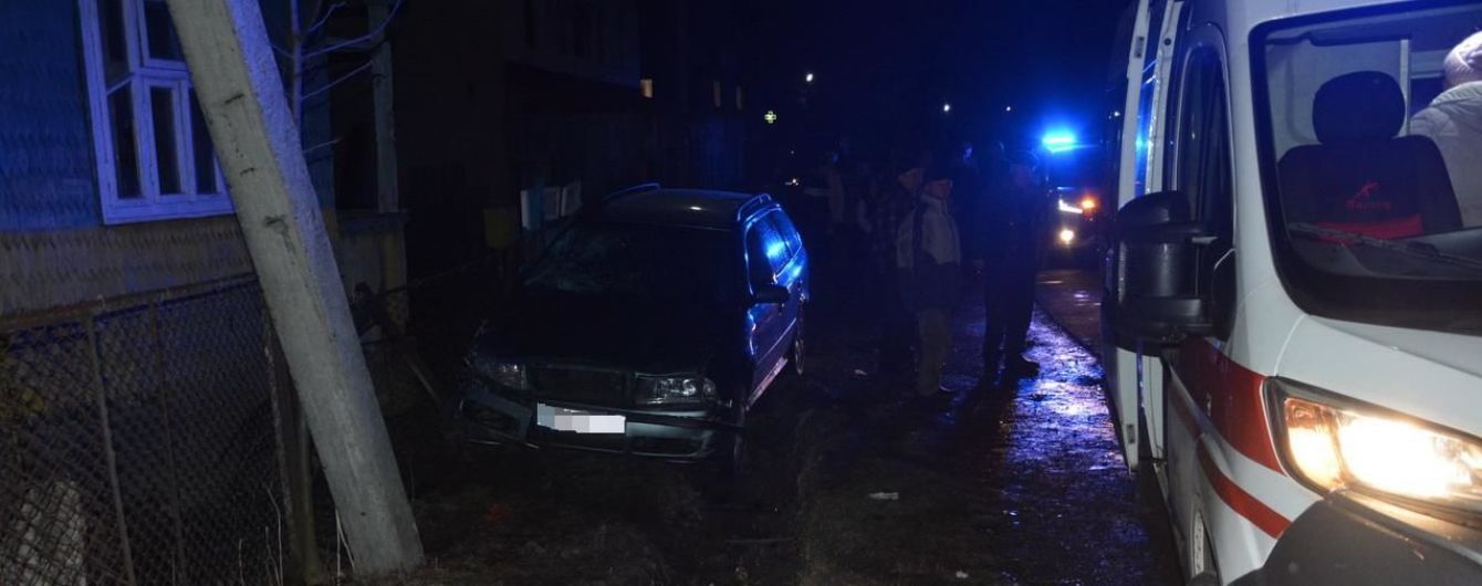 У Закарпатській області водій легковика збив двох пенсіонерок: одна жінка загинула на місці