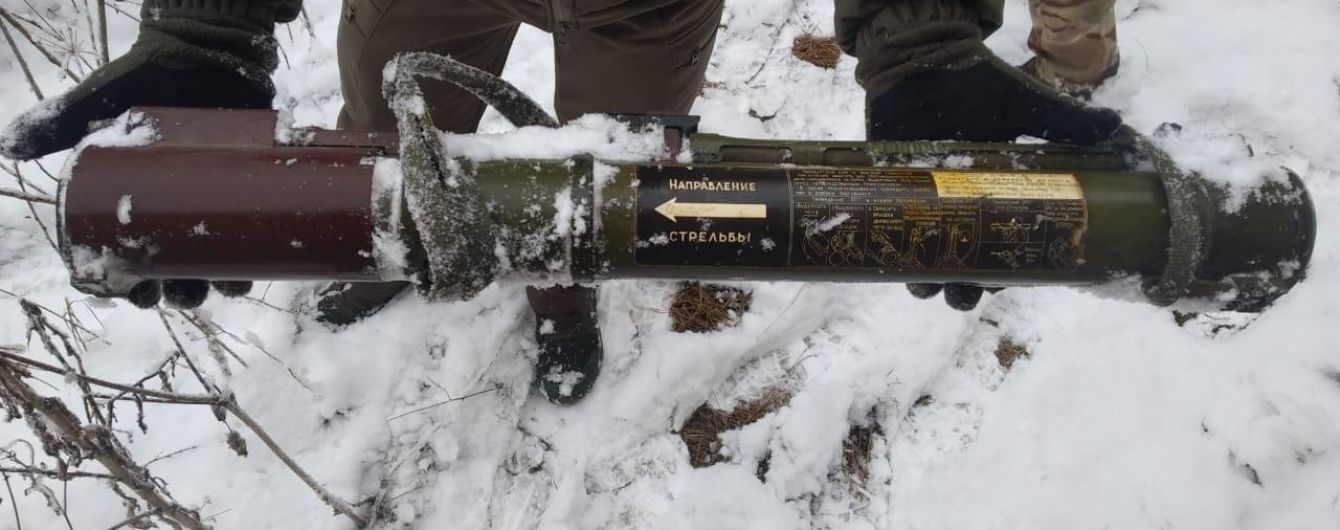 Возле Славянска готовили теракт: в кустах правоохранители нашли недавно заложенную РПГ-22
