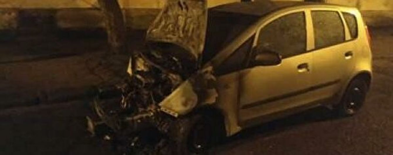 У Львові взяли під домашній арешт юнака, якого підозрюють у підпалі машини журналістки
