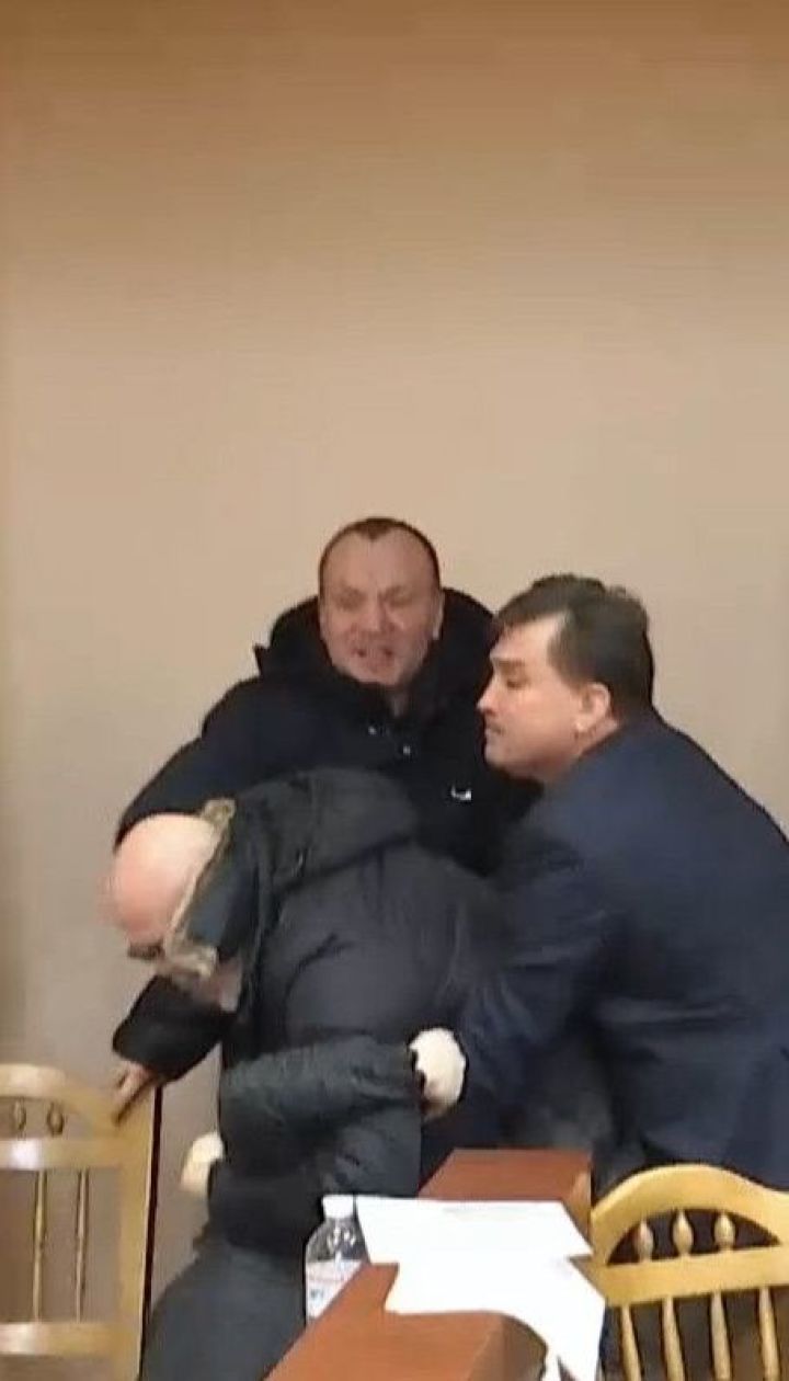 Нардеп Вишгородської міськради дістав зброю під час сутички із підприємцем