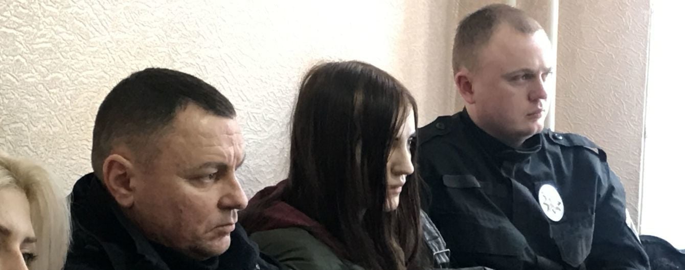 Не хотела, чтобы умер: 18-летняя девушка рассказала в суде, как стреляла в инструктора тира в Полтаве