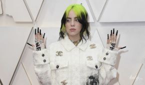 В костюме Chanel и с огромным маникюром: Билли Айлиш на красной дорожке "Оскара"