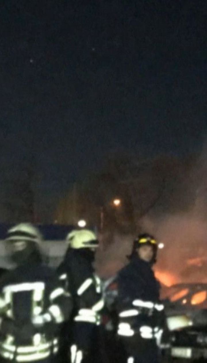 Понад два десятки автівок вигоріло на штрафмайданчику в Одесі