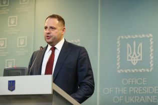 Єрмак відмовився від держохорони і прокоментував купівлю дорогого авто Mercedes