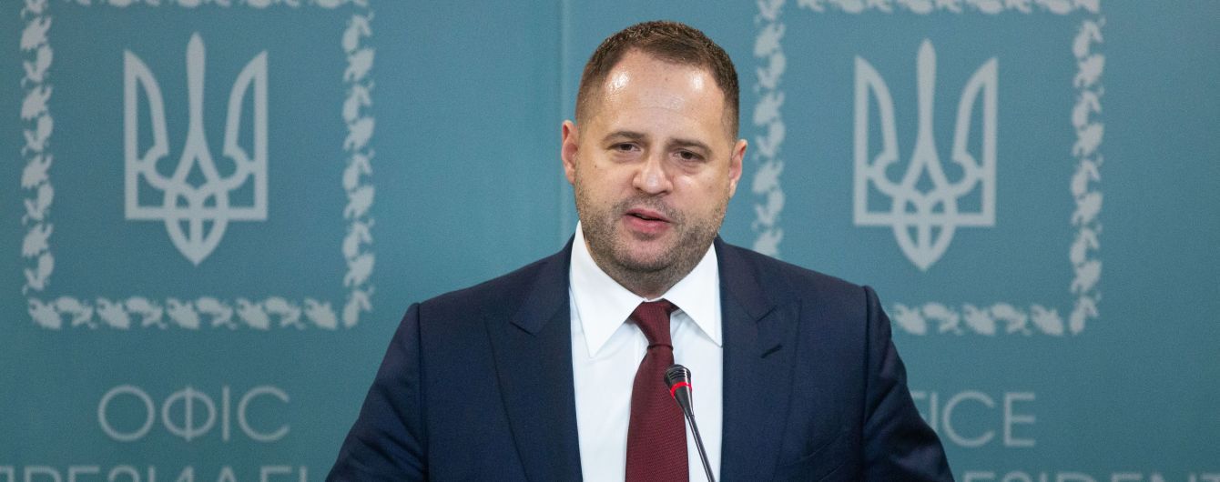 "Ви розігнали найдивніший фейк": Єрмак прокоментував скандальне фото обіду з військовими на Донбасі