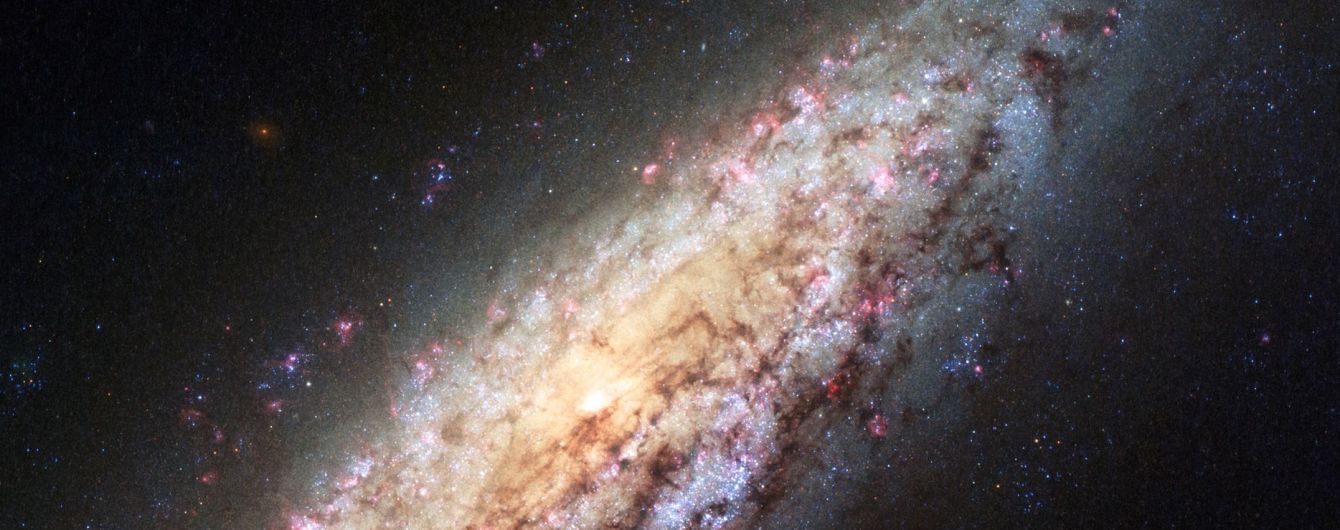 Ученые зафиксировали загадочный радиосигнал из космоса - он повторяется каждые 16 суток. Что известно о явлении