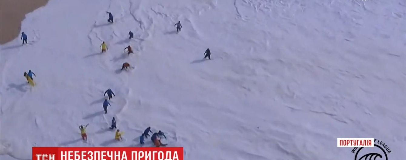 У Португалії величезна хвиля ледь не позбавила життя професійного серфера