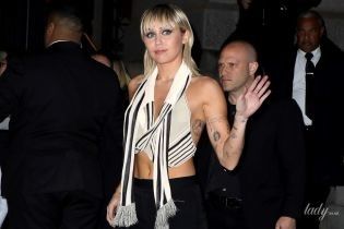 Прийшла майже голою: Майлі Сайрус відвідала шоу Marc Jacobs в Нью-Йорку