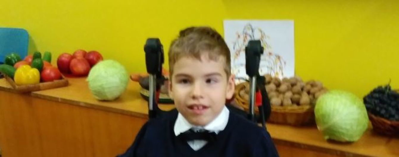8-летний Алеша нуждается в операции, чтобы получить шанс ходить