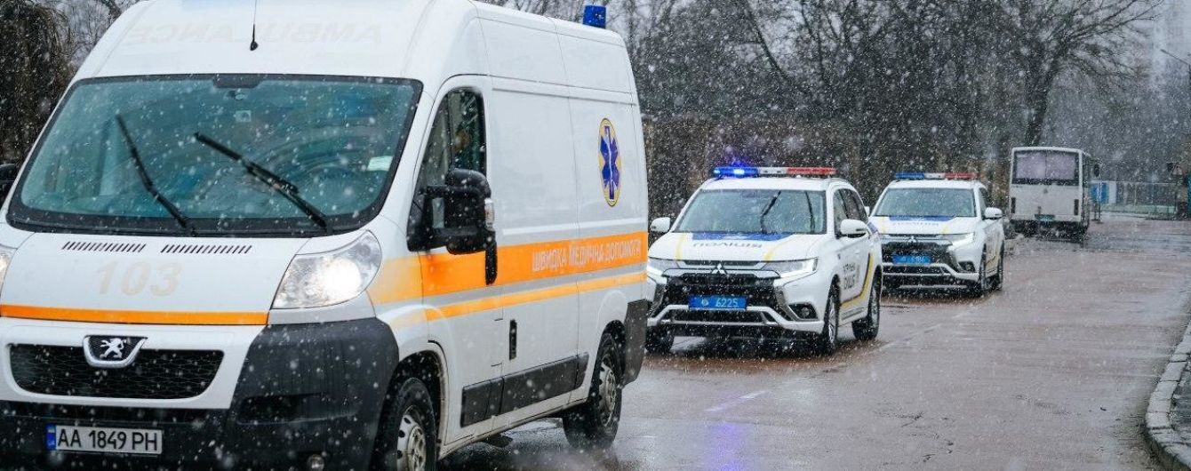 64 штрафи за кілька годин. Патрульні перевіряють, чи пропускають водії швидку допомогу
