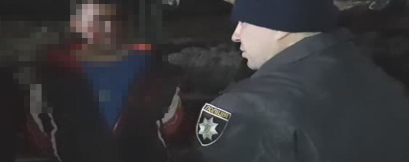 В Одессе на "Привозе" пьяный мужчина порезал ножом другого и скрылся