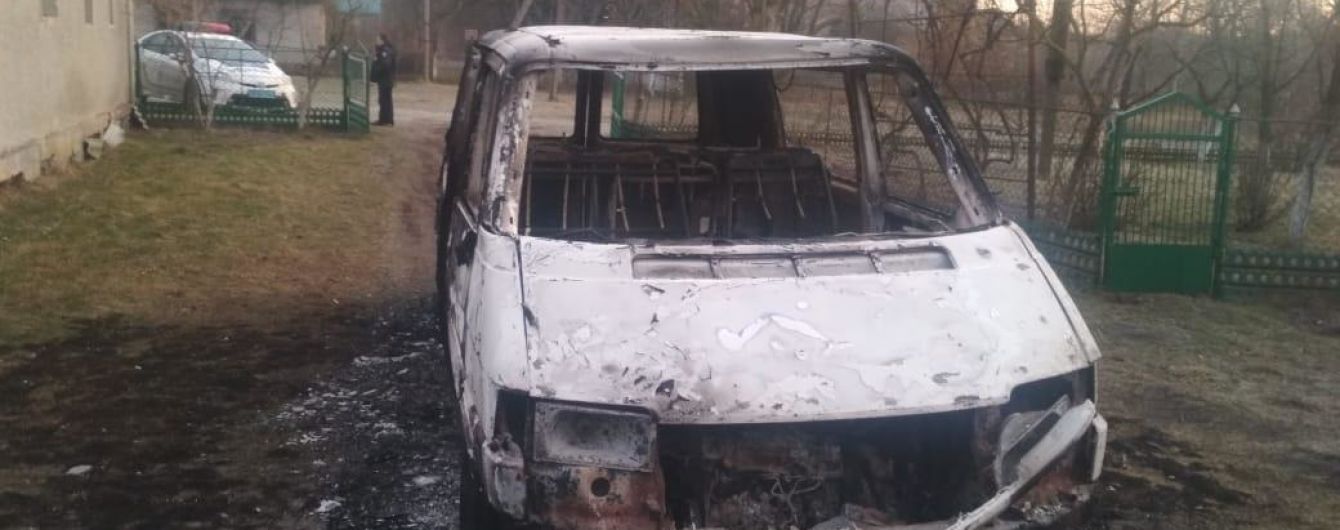 У Волинській області спалили автомобіль священника ПЦУ