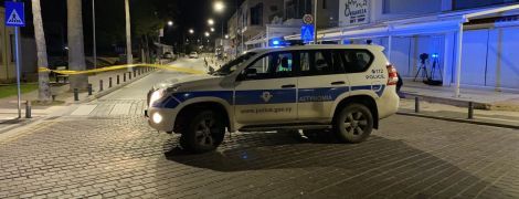 На кипрском курорте киллер из автомата обстрелял кафе и ранил четырех человек