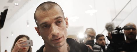 Интимное видео, политический порноресурс и драка. В Париже задержали российского художника Павленского и его подругу
