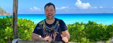 "Скучаю, не сплю, не ем". Богдан в фейсбуке напомнил о себе "открыткой" с Сейшел