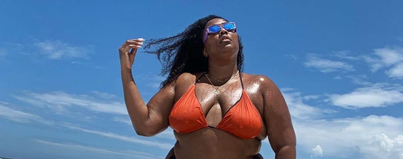 Пышнотелая певица Lizzo в трусах шокировала танцем