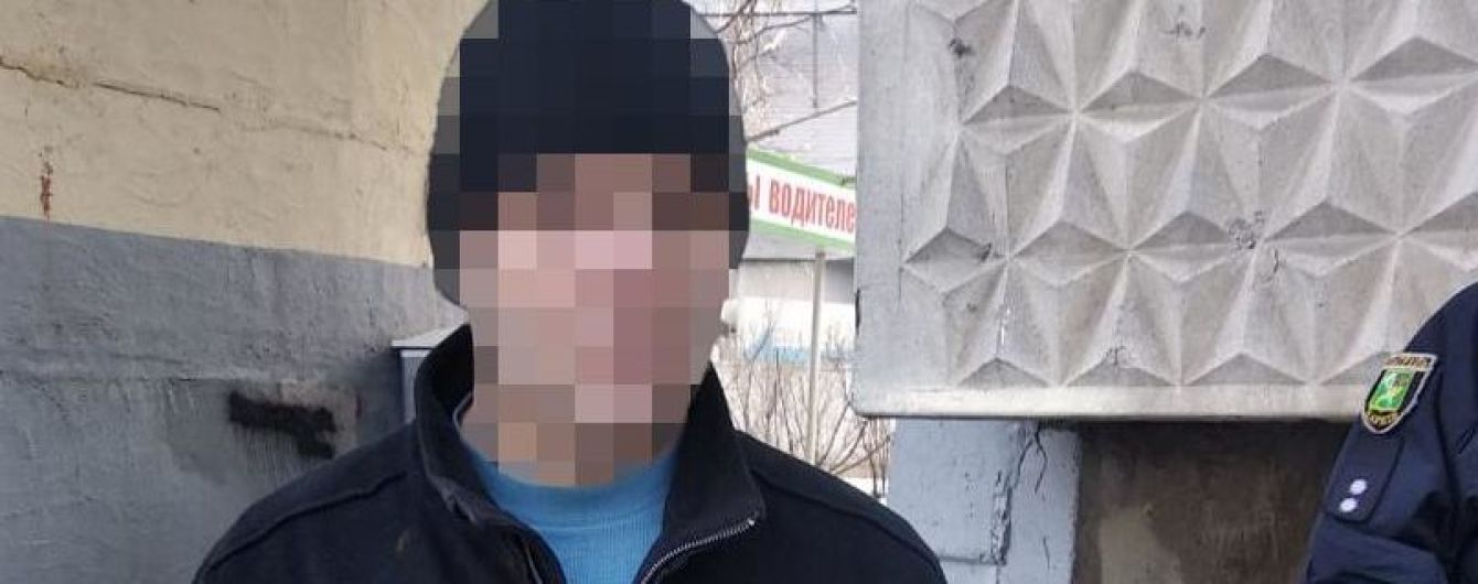 У Харкові чоловік до смерті забив свою матір палицею
