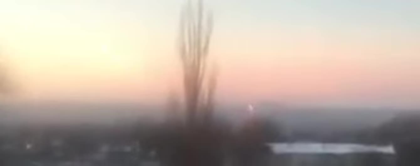 В Сети появилось жуткое видео, как боевики запускают снаряды по украинским позициям