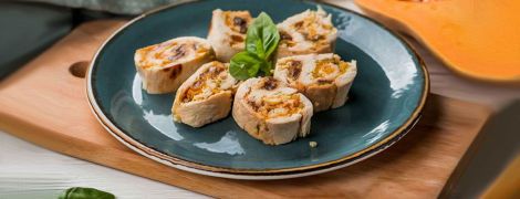 Куриный рулет с тыквой и изюмом