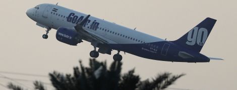 В Индии перед взлетом загорелся Airbus A320 с пассажирами. Очевидцы сняли пожар на видео