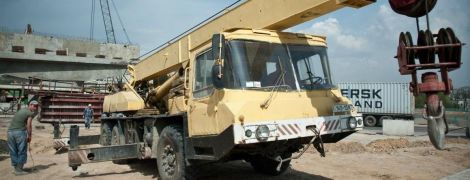 В Одесской области автокран в пешеходной зоне тяжело травмировал третьеклассника