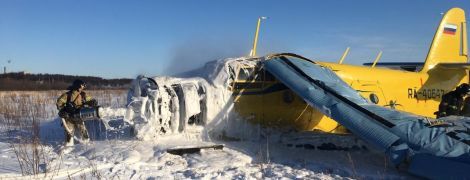 У Магадані літак Ан-2 здійснив жорстку посадку: пасажир зняв на відео момент падіння