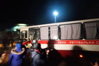Евакуація та обсервація оповиті таємницями. Українка розповіла про шлях з Китаю до Нових Санжар