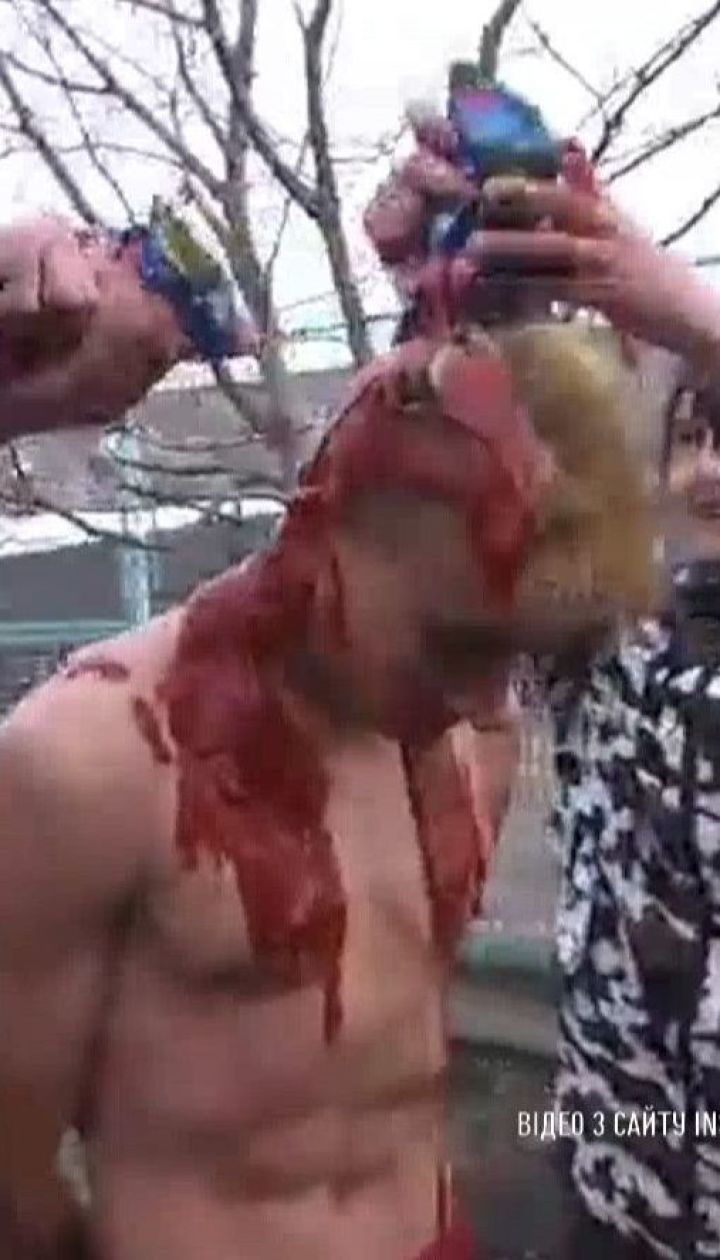 Полили кетчупом и посыпали мукой: как видеошутка переросла в травлю