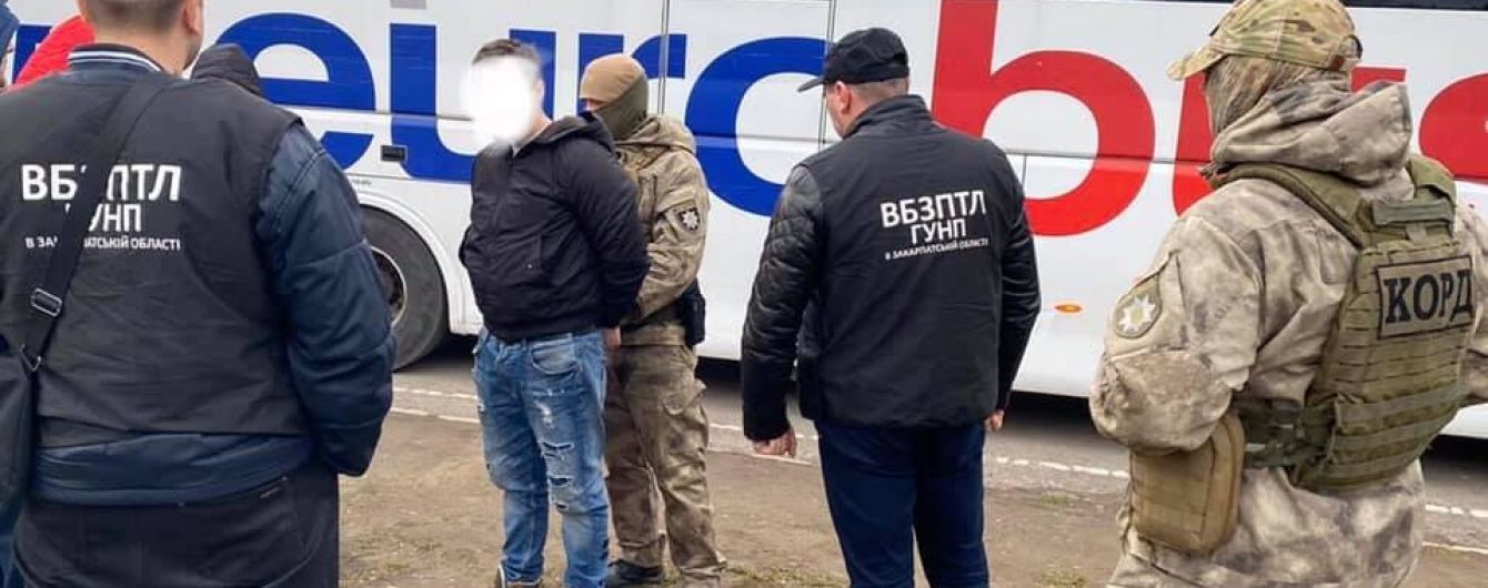 На Закарпатье задержали мужчину, который продавал девушек в дома разврата