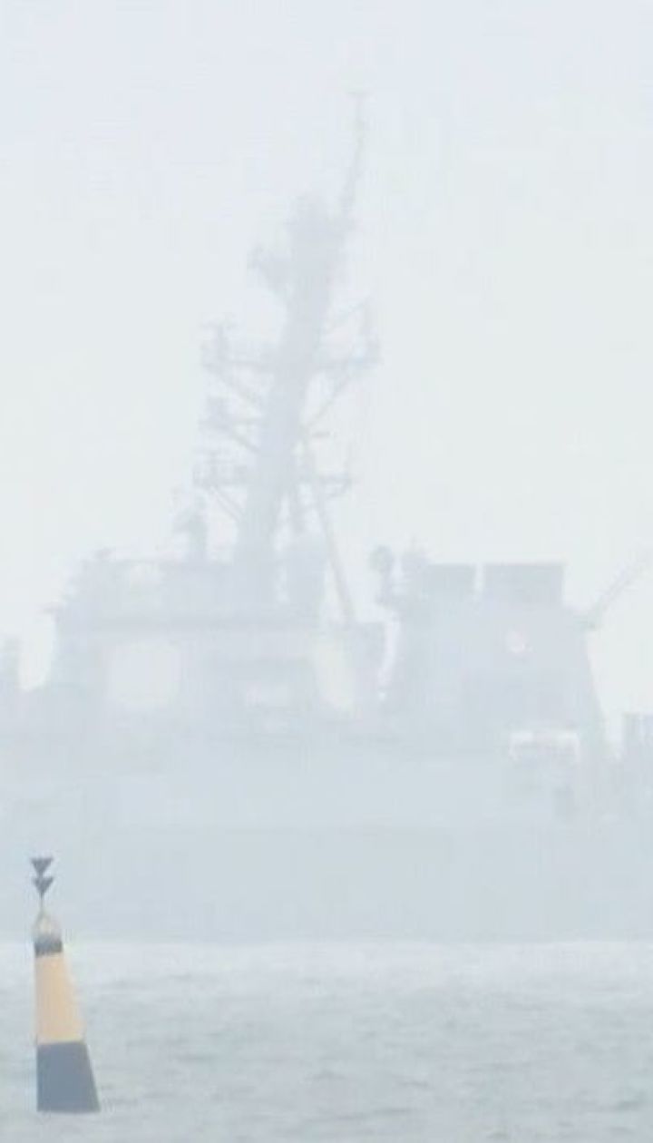 Американский эсминец "Росс" начал движение в акваторию Черного моря