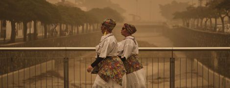Іспанські Канари накрила піщана буря. Як місцеві переживають негоду у фото та відео