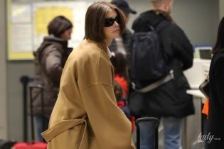 Жизнь на чемоданах: Кайю Гербер сфотографировали в аэропорту Милана