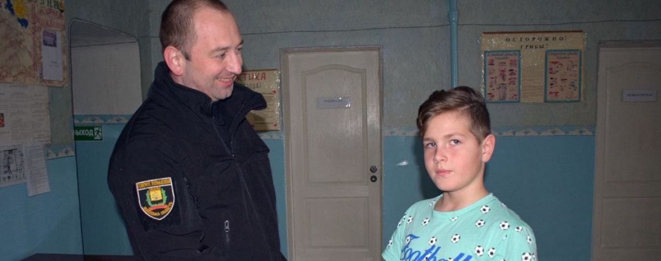 В Донецкой области полицейский в свой выходной спас ребят, которые провалились под лед