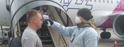 Борьба с коронавирусом: в аэропорту "Киев" показали, как проверяют пассажиров из Италии