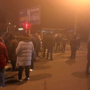 Последствия урагана: в Одессе люди перекрывали дороги из-за обесточивания