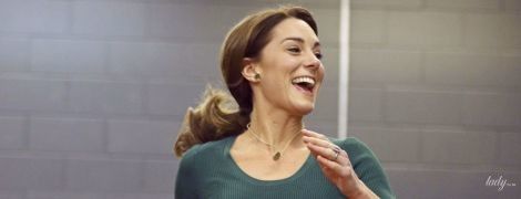 Спортивная Кейт: герцогиня Кембриджская в кюлотах и с любимым новым украшением на пробежке