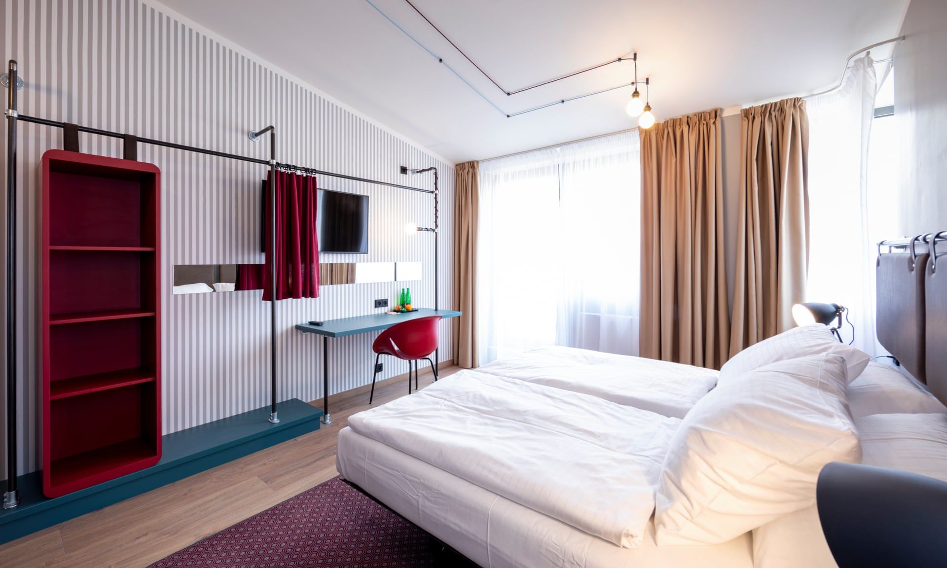 B Hotel